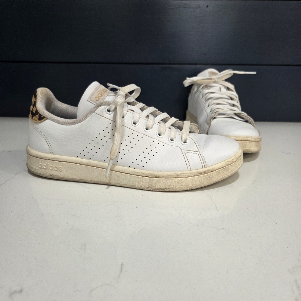 Adidas Advantage White Athletic Shoes Leopard Print Accents Size 8.5